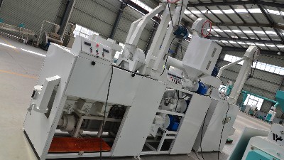 玉米加工小機組助力農(nóng)戶糧食加工快速發(fā)展